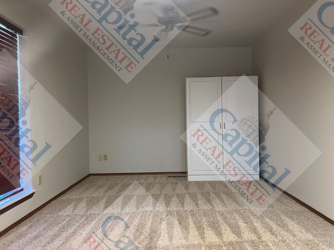 Building Photo - Country Beauty