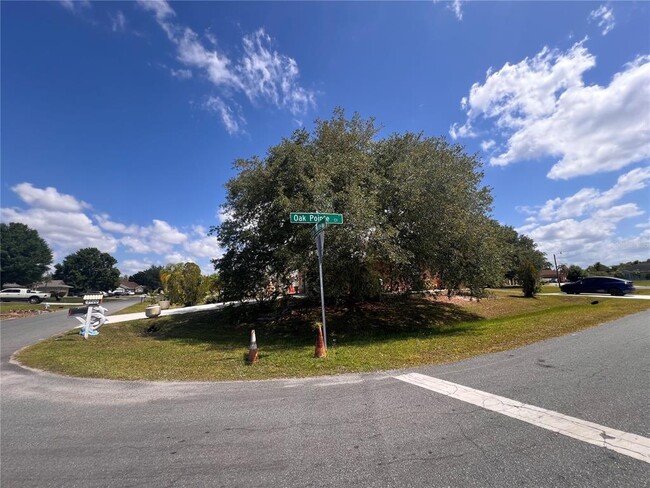Building Photo - 3900 Oak Pointe Blvd
