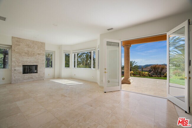 Building Photo - 16800 Calle Montecito