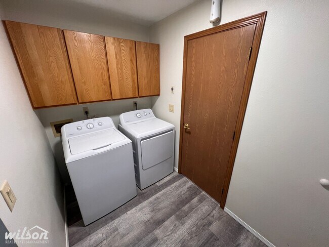 Building Photo - Spacious 3 Bed / 2 Bath Home in West Valle...