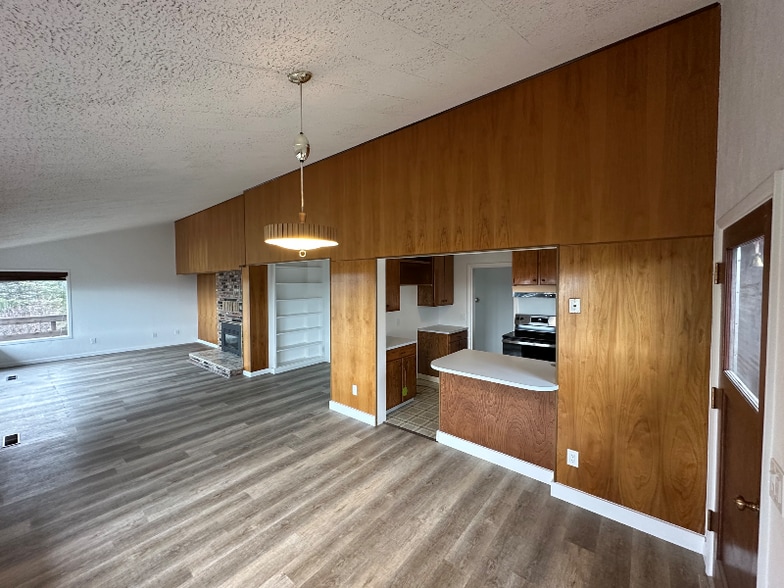 Building Photo - 2384 Linda Vista Dr