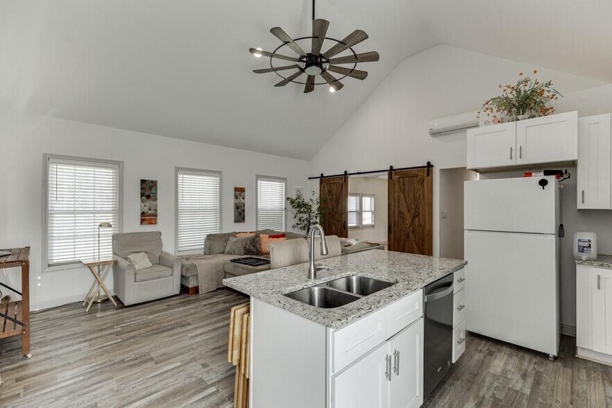 Building Photo - 1051 Gage Dr