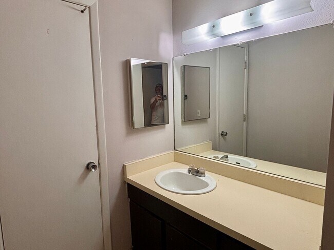 Building Photo - Spacious 2-Bedroom Condo in Denver's Monaco Lakes Community | $1,295/mo