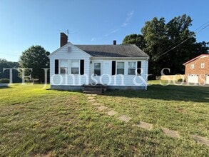 Building Photo - Charming 3BR Home with Basement, Large Backyard & Hardwood Floors in Kernersville