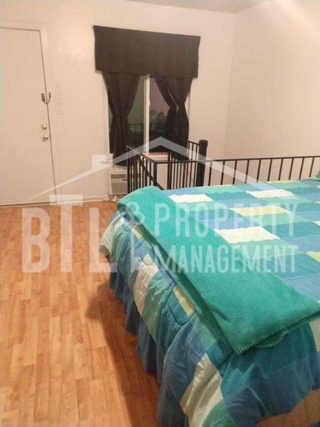 Building Photo - Cozy 1 bedroom Lake condo!!
