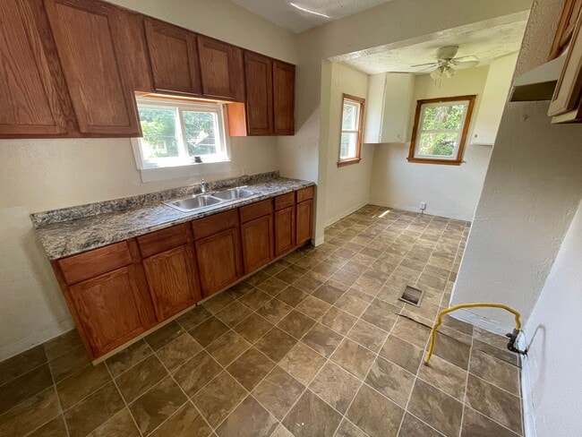 Building Photo - 804 Aberdeen St