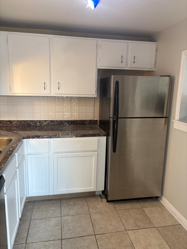 Building Photo - 1460 Fairlane Dr