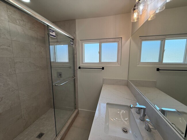 Building Photo - 5127 E Falls View Dr
