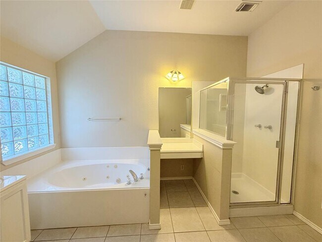 Building Photo - 4415 Hunters Lodge Dr