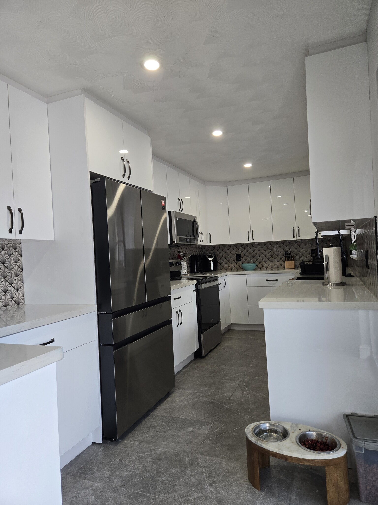 Building Photo - 1634 NE 4th Pl