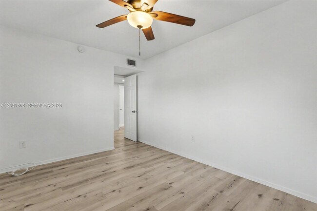Building Photo - 1410 Sheridan St