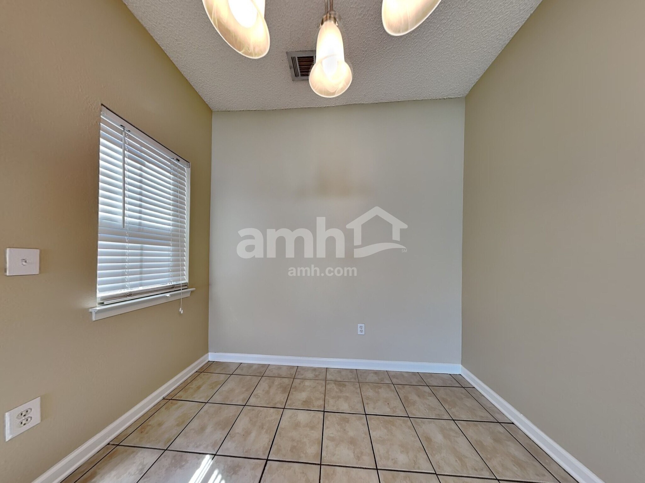 Building Photo - 521 Amsonia Cir