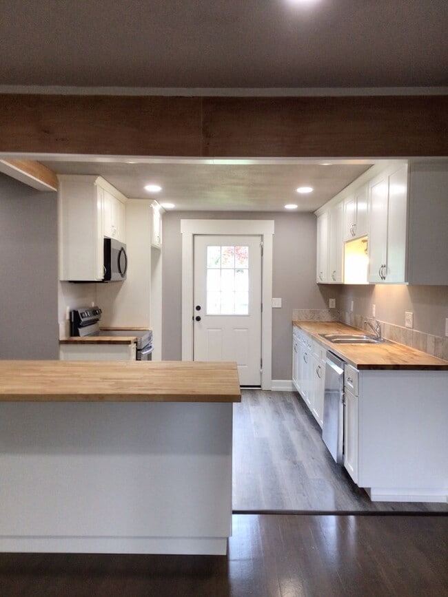 Building Photo - 477 I St