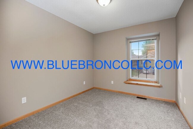 Building Photo - Check out this spacious home with thoughtf...