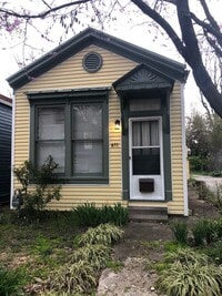 Building Photo - 611 W Magnolia Ave