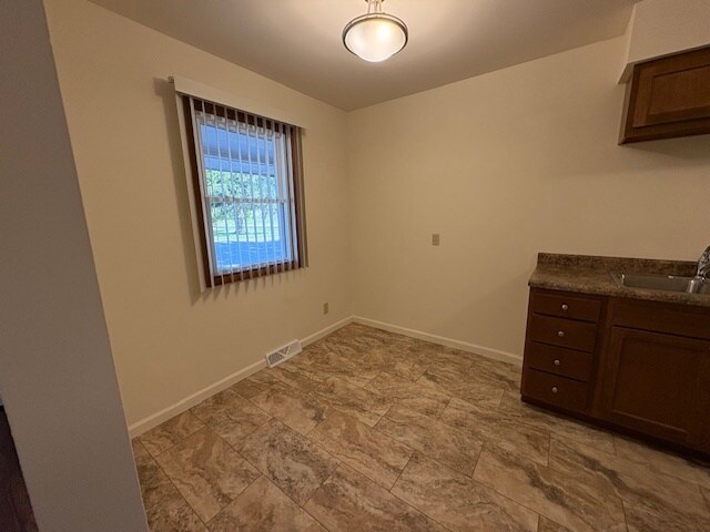 Dining Area - 207 S Pfeffer Rd