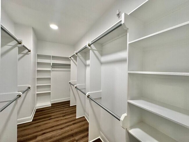 Building Photo - Stunning 3/2/2 on the Outskirts of Lindale!