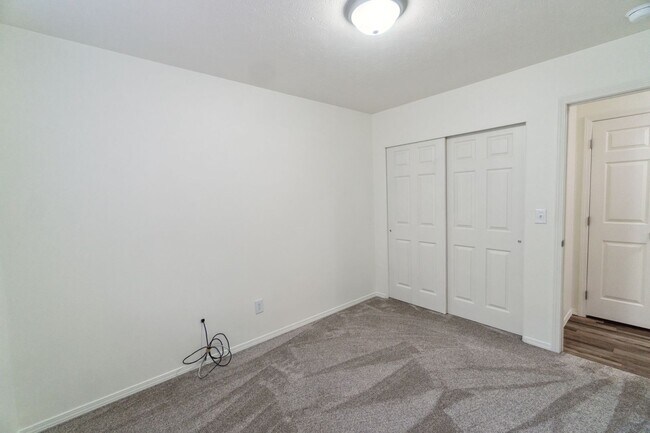 Building Photo - Recently Updated Single Family Home on Spo...