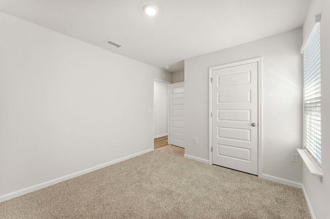 Building Photo - 5017 Rivergrass Dr