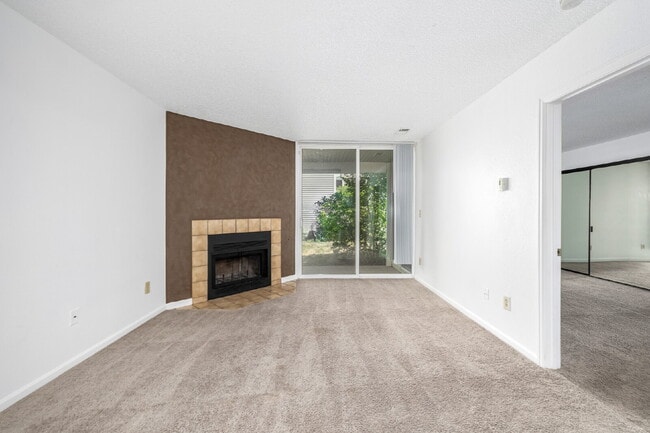 Building Photo - Updated and Stylish 1BDR/1BTH in the Eleve...