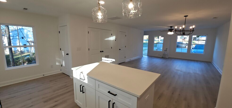 Building Photo - 362 W Moore Ave