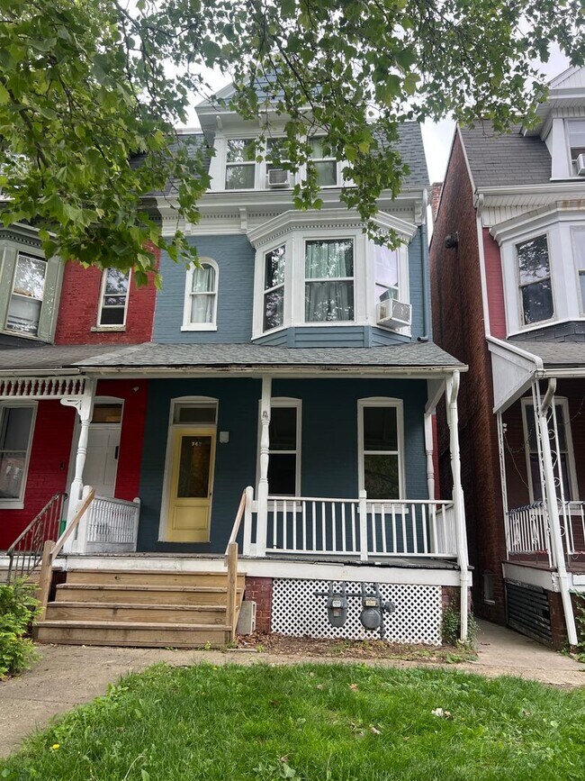 Primary Photo - 747 Linden Ave