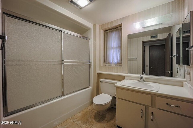 Building Photo - 13135 W Castlebar Dr