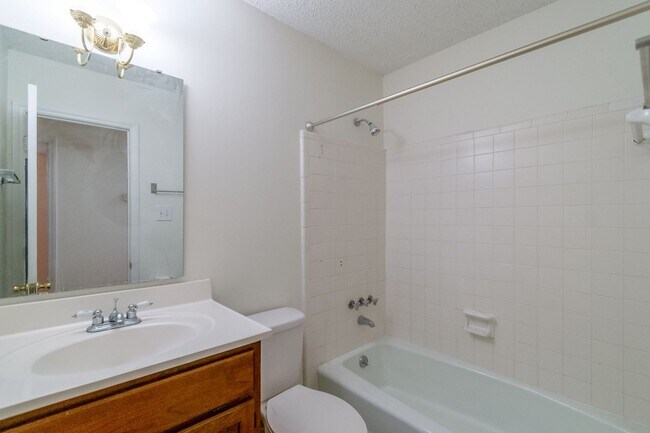 Building Photo - Well maintained ranch home in Charlotte!