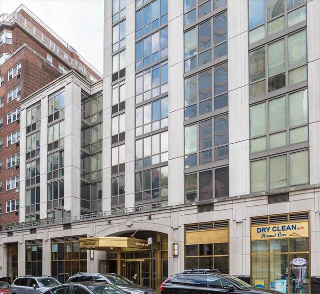Building Photo - 400 E 66th St