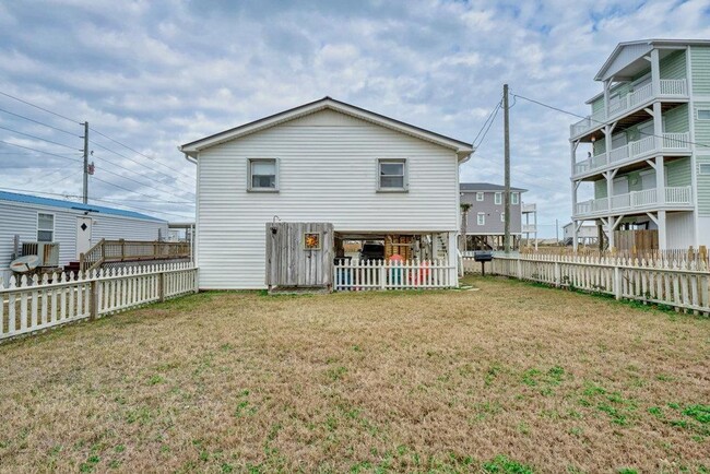 Building Photo - FURNISHED OFF-SEASON MONTHLY RENTAL-STARTI...