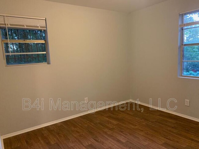 Building Photo - 3025 Sprucewood Dr