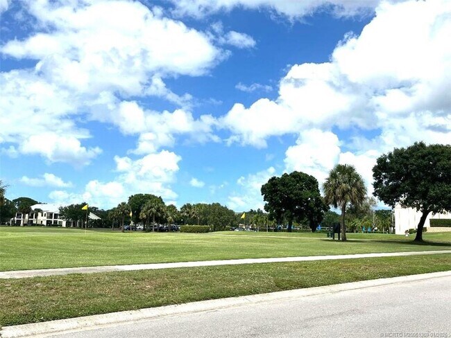 Building Photo - 4210 Gator Trace Ave