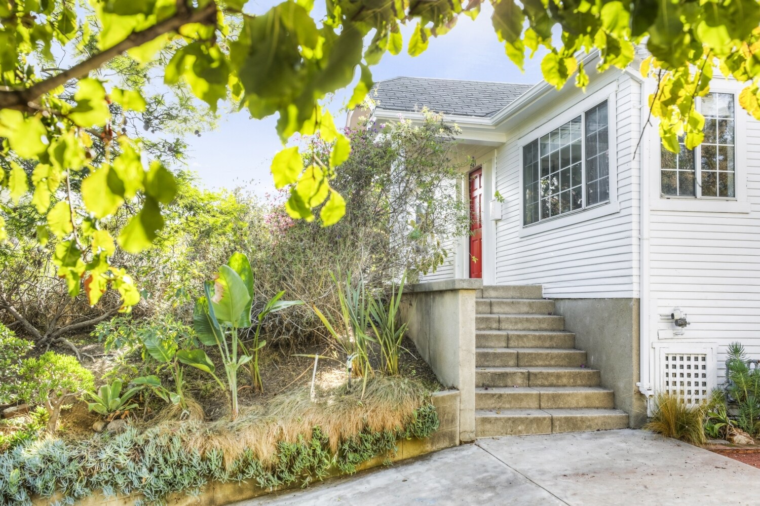 Building Photo - 1563 Lucretia Ave