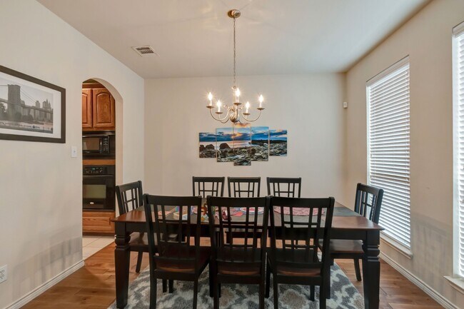 Building Photo - 5932 Desperado Dr