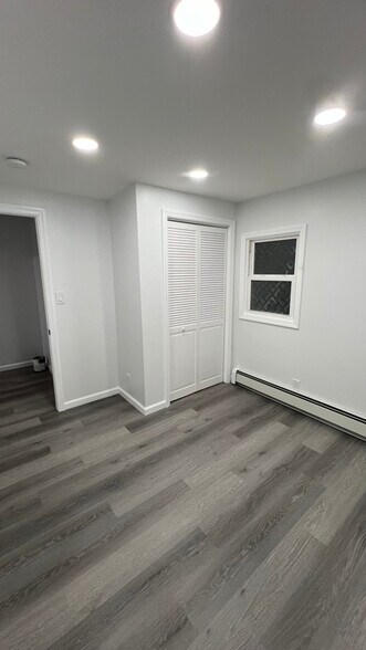 Building Photo - 151 Suydam St