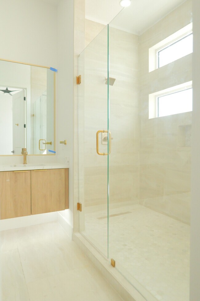 Building Photo - 4200 Munger Ave