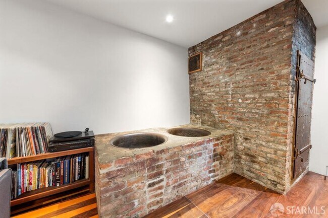 Building Photo - 2530 3rd St