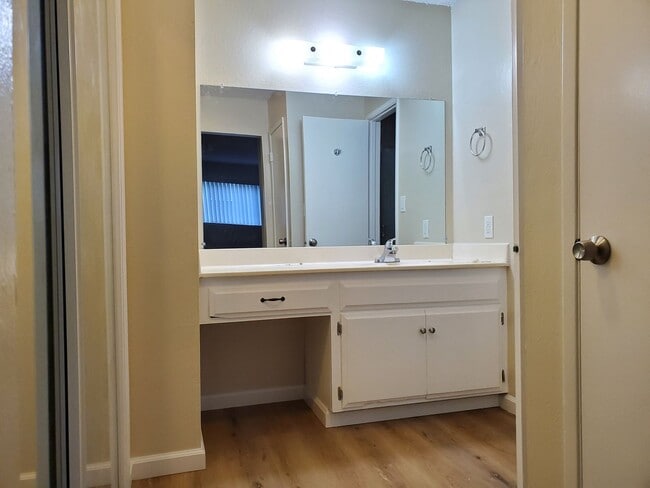 Building Photo - El Zuparko5828