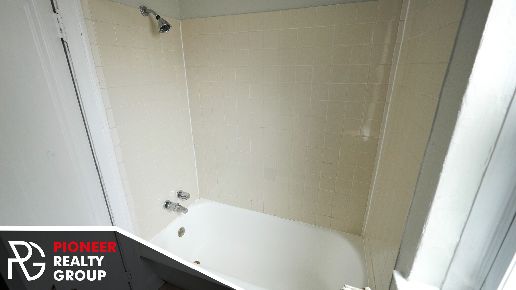 Building Photo - 2825 N Burling St