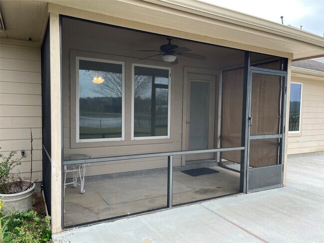 Building Photo - 9311 E Lakeside Dr