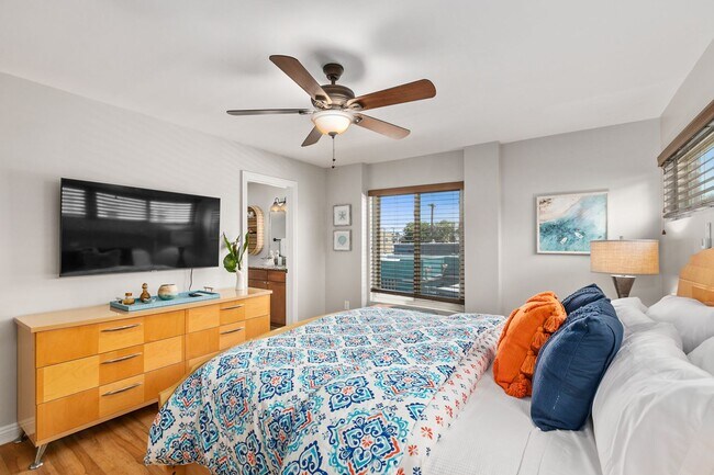 Building Photo - 3 bed 2.5  bath in the Heart of Mission Beach