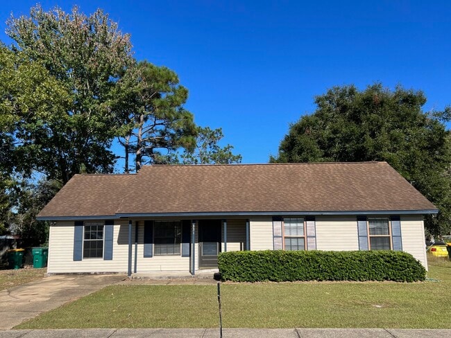 Building Photo - 331 Hudson Dr