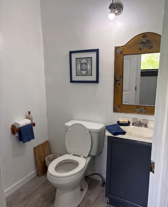 Building Photo - Charming Home with Massive Yard & Creative Space!