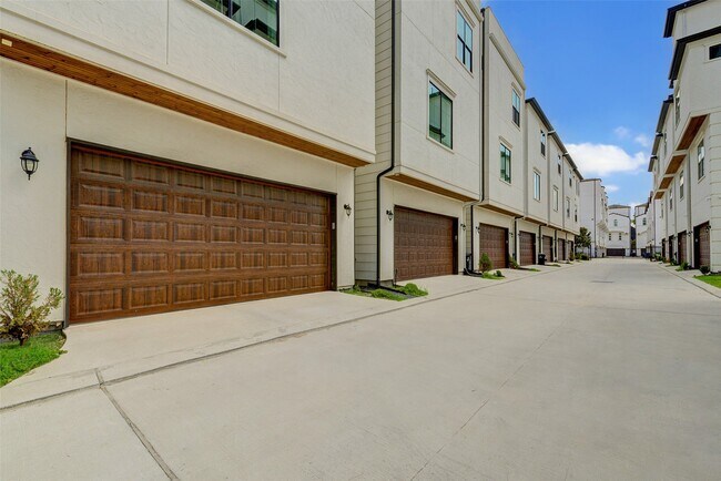 Building Photo - 2769 Freund St