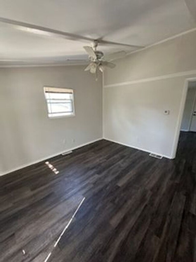 Building Photo - Great 1 bedroom 1 Bath Duplex