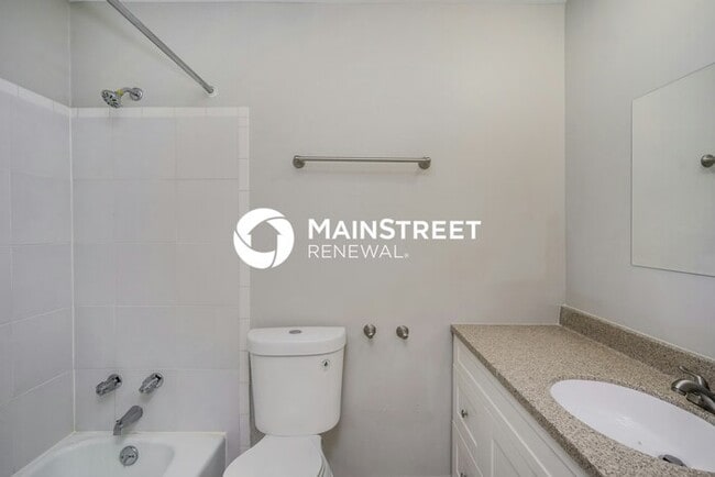 Building Photo - 3 Bedroom Pet-Friendly Home in LOUISVILLE, KY with Main Street Renewal