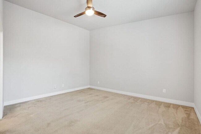 Building Photo - 5829 N Beeler St