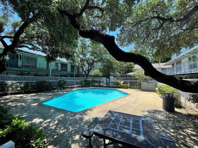 Building Photo - 12888 Montfort Dr