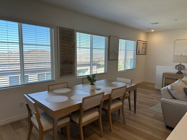 Building Photo - Fully furnished 55+ townhome with attached...