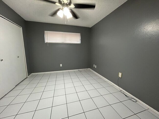 Building Photo - 1101 N April Cir